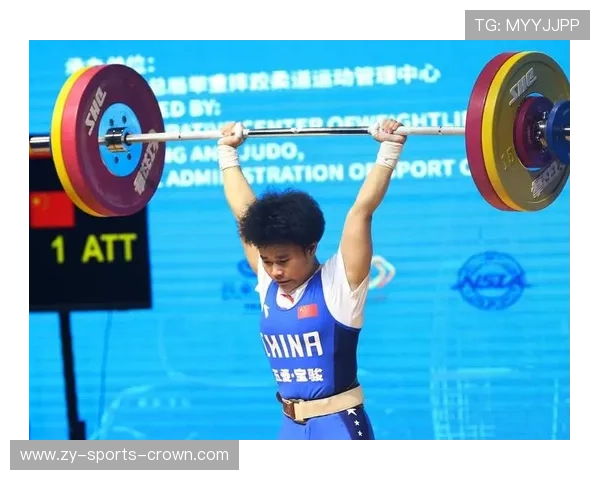 侯志慧赛前吃香蕉被拍，网友：这姐拿金牌比我们点外卖还稳