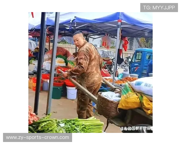 吴向东训练完直接去超市买打折菜，这反差谁懂啊