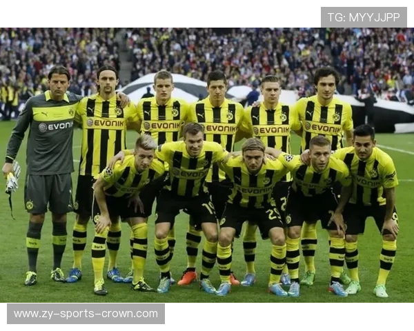 莱万离开多特是否被高估？转会决策与后续表现对比