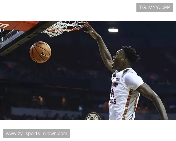 布兰德内线单打得分效率提升 主导季后赛篮下攻防转换